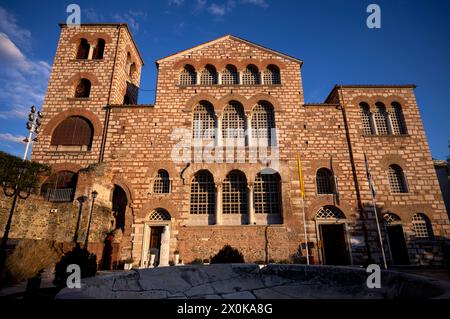 Vista esterna della chiesa di Hagios Demetrios, conosciuta anche come Agios Dimtrios o Basilica di Demetrio, Salonicco, Macedonia, Grecia Foto Stock