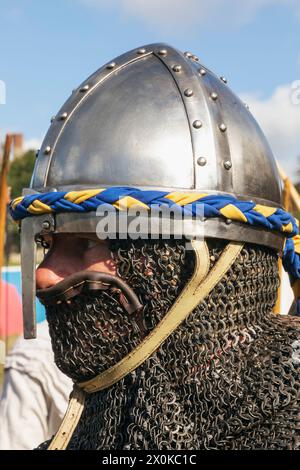 England, East Sussex, Battle, The Annual October Battle of Hastings Re-Enactment Festival, Portrait of Man Dressed in Medieval Chain mail Armour Foto Stock