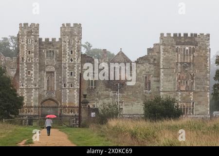 Inghilterra, West Sussex, Midhurst, rovine di Cowdray House Foto Stock