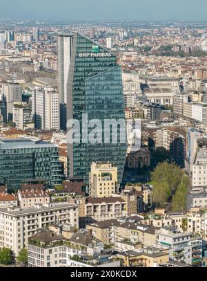 Veduta aerea di Milano, grattacieli. Diamond Tower, BNP Paribas. 04-12-2024. Italia Foto Stock