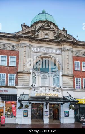 Inghilterra, Kent, Tunbridge Wells, Old Opera House Wetherspoon Pub and Restaurant Foto Stock