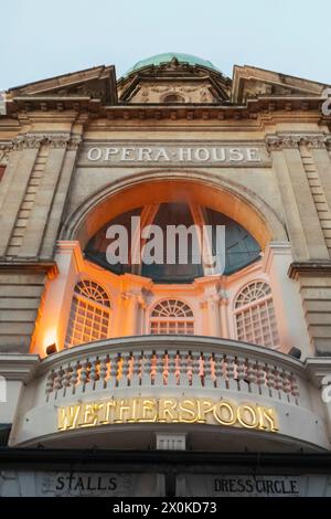 Inghilterra, Kent, Tunbridge Wells, Old Opera House Wetherspoon Pub and Restaurant Foto Stock