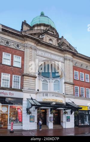 Inghilterra, Kent, Tunbridge Wells, Old Opera House Wetherspoon Pub and Restaurant Foto Stock