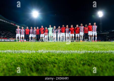 TILBURG, PAESI BASSI - 12 APRILE: Joshua Smits di Willem II, Freek Heerkens di Willem II, Erik Schouten di Willem II, Nick Doodeman di Willem II, Jeredy Hilterman di Willem II, Max Svensson di Willem II, Rob Nizet di Willem II, Thijs Oosting di Willem II, Raffael Behounek di Willem II, Jesse Bosch di Willem II, Amine Lachkar di Willem II, Connor van den Berg di Willem II, Maarten Schut di Willem II, Runar Thor Sigurgeirsson di Willem II, Max de Waal di Willem II, Patrick Joosten di Willem II, Valentino Vermeulen di Willem II, Michael de Leeuw di Willem II, Khaled Razak di Willem II e Jayden H. Foto Stock