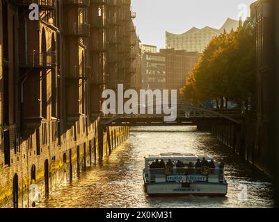 Holländischbrookfleet nel quartiere dei magazzini Speicherstadt di Amburgo. Foto Stock