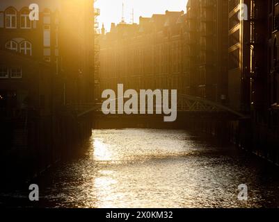 Speicherstadt Amburgo al tramonto, Wandrahmsfleet. Foto Stock