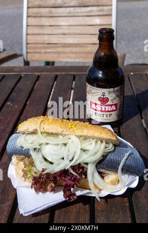 Panini di pesce e birra Foto Stock