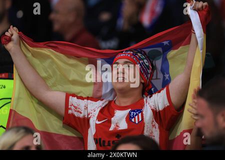 Madrid, Spagna. 10 aprile 2024. Tifoso dell'Atletico Madrid durante la partita di UEFA Champions League al Wanda Metropolitano di Madrid. Il credito per immagini dovrebbe essere: Paul Terry/Sportimage Credit: Sportimage Ltd/Alamy Live News Foto Stock