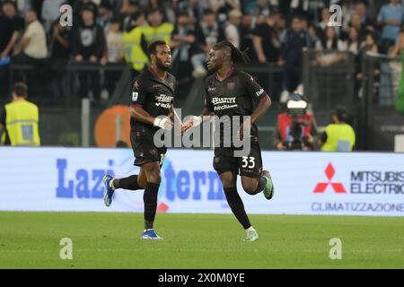 Stadio Olimpico, Roma, Italia. 12 aprile 2024. Serie A calcio; Lazio contro Salernitana; Loum Tchaouna della US Salernitana festeggia segnando il gol per il 2-1 al 16° minuto Credit: Action Plus Sports/Alamy Live News Foto Stock