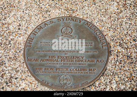 Bradleys Head Memorial, la targa commemorativa HMAS Sydney 1 Ship dedicata nel 1991, il Sydney Harbour National Park a Bradleys Head, Australia Foto Stock