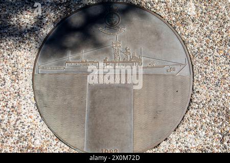 Bradleys Head Fort District sulla riva nord del porto di Sydney, targa commemorativa per le navi della Royal Australian Navy e le persone in servizio che sono morte Foto Stock