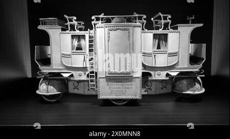 Torino, Italia - 20 giugno 2021: Modello di un'antica carrozza motorizzata inglese presso il Museo dell'Automobile di Torino Foto Stock