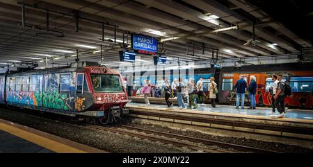 Stazione ferroviaria Garibaldi, Napoli, Italia Foto Stock