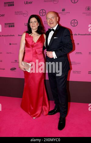 Kai Wegner mit Partnerin Katharina Günther-Wünsch beim 71. Bundespresseball 2024 all'Hotel Adlon Kempinski. Berlino, 12.04.2024 *** Kai Wegner con la partner Katharina Günther Wünsch al 71 Federal Press Ball 2024 presso l'Hotel Adlon Kempinski Berlin, 12 04 2024 foto:XJ.xMWx/xFuturexImagex bundespresseball 4420 Foto Stock