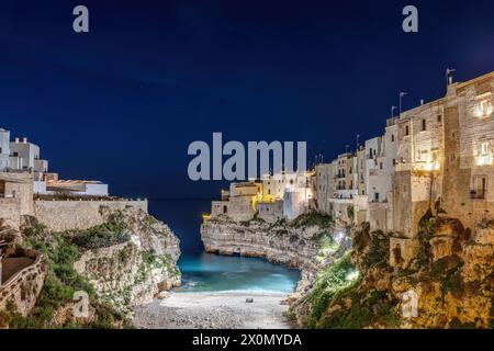 Lama Monachile Bay a Polignano a Mare in Puglia, Itay, di notte Foto Stock