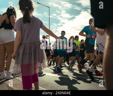 Run Czech Prague Praha Half Marathon aprile 2024 - Una calda soleggiata a 25 gradi nella capitale ceca Foto Stock