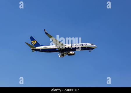 Ryanair Boeing 737 atterra all'aeroporto di Burgas Foto Stock