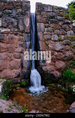 Perù, provincia di Cuzco, Tipon, sito archeologico inca dedicato all'acqua che fornisce 12 terrazze grazie ad un ingegnoso sistema di tubazioni Foto Stock