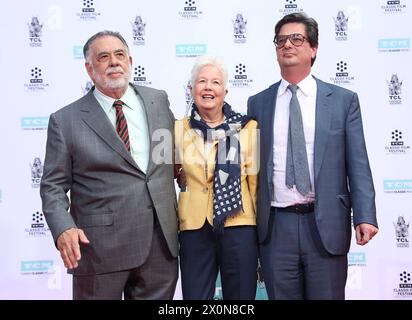 Eleanor Coppola morta il 87 29 aprile 2016 - Hollywood, California - Francis Ford Coppola, Eleanor Coppola, Roman Coppola. Turner Classic Movies alias TCM Honors Academy Award, il regista Francis Ford Coppola con cerimonia a mano e impronta presso il TCL Chinese Theatre IMAX. CAP/ADM/SAM SAM/ADM/ Hollywood CA Stati Uniti Copyright: XSammi/ADM/CapitalxPicetex Foto Stock