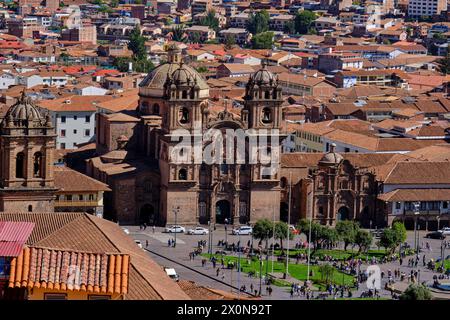 Perù, provincia di Cuzco, Cuzco, patrimonio dell'umanità dell'UNESCO, vista sul centro storico e su Plaza de Armas Foto Stock