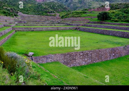 Perù, provincia di Cuzco, Tipon, sito archeologico inca dedicato all'acqua che fornisce 12 terrazze grazie ad un ingegnoso sistema di tubazioni Foto Stock