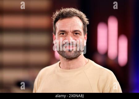 Schauspieler Kai Schumann bei der Aufzeichnung der WDR-Talkshow Kölner Treff im WDR Studio Bocklemünd. Köln, 12.05.2024 NRW Deutschland *** Actor Kai Schumann alla registrazione del talk show WDR Kölner Treff nel WDR Studio Bocklemünd Colonia, 12 05 2024 NRW Germania Copyright: XChristophxHardtx Foto Stock