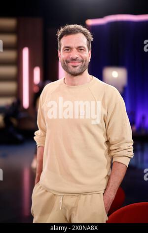 Schauspieler Kai Schumann bei der Aufzeichnung der WDR-Talkshow Kölner Treff im WDR Studio Bocklemünd. Köln, 12.05.2024 NRW Deutschland *** Actor Kai Schumann alla registrazione del talk show WDR Kölner Treff nel WDR Studio Bocklemünd Colonia, 12 05 2024 NRW Germania Copyright: XChristophxHardtx Foto Stock