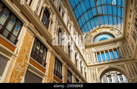 La magnifica Galleria Umberto di Napoli Foto Stock