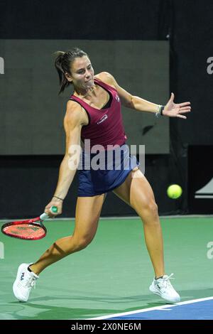 Orlando, Stati Uniti. 12 aprile 2024. L'americana Emma Navarro, nella foto in azione durante la seconda partita tra US Navarro (WTA 21) e il belga Vandewinkel (WTA 278) il primo giorno dell'incontro tra USA e Belgio, nel turno di qualificazione nel gruppo mondiale per la finale del tennis Billie Jean King Cup, a Orlando, Florida, USA, venerdì 12 aprile 2024. BELGA PHOTO MARTY JEAN LOUIS Credit: Belga News Agency/Alamy Live News Foto Stock