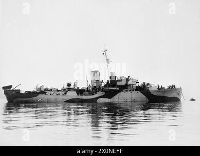 HMS HYDRANGEA, CLASSE DI FIORI BRITANNICA CORVETTE. SETTEMBRE 1943. - Vista sul Broadside Foto Stock