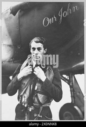 Negativo fotografico che mostra l'uragano "OUR JOHN" con il suo pilota il tenente di volo John Rutherford Sterne, DFC, RCAF, illustrando le operazioni della RAF e l'identificazione degli aeromobili. Foto Stock