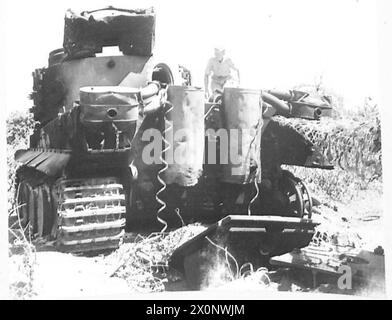 L'OTTAVO ESERCITO AVANZAVA NEL MT. AREA DELL'ETNA - un altro carro armato Tiger NK.vi trovato non a 100 metri dall'alto, anch'esso distrutto dai tedeschi in ritirata. Negativo fotografico, British Army Foto Stock