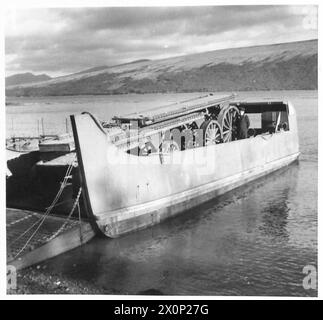 Un molo gommato di 60 piedi è collocato nell'MLC, fotografato per documentare le attrezzature militari. Foto Stock