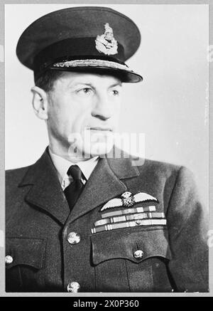 STUDIO RITRATTO DEL PORTALE DI SIR CHARLES - MARESCIALLO DELLA ROYAL AIR FORCE. - Foto rilasciata nel 1944. Negativo fotografico, Royal Air Force Foto Stock