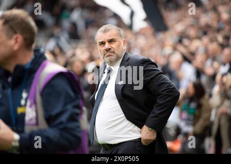 L'allenatore del Tottenham Hotspur Ange Postecoglou durante la partita di Premier League tra Newcastle United e Tottenham Hotspur al St. James's Park, Newcastle, sabato 13 aprile 2024. (Foto: Trevor Wilkinson | mi News) crediti: MI News & Sport /Alamy Live News Foto Stock