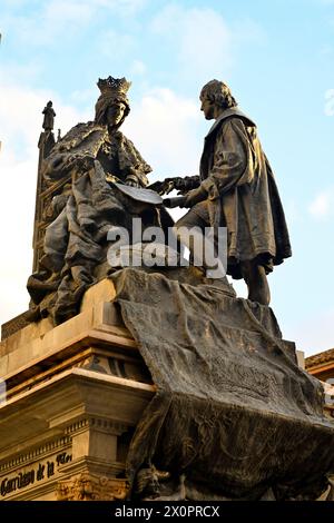 Scultura in bronzo della regina Isabella con Cristoforo Colombo in Plaza Isabel la Católica, Grenada, Spagna Foto Stock