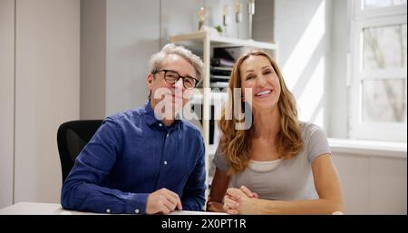 Video conferenza Happy Couple - Ritratto a casa Foto Stock