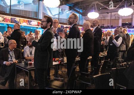 Alex Vanopslagh presidente dell'Alleanza Liberale riceve una standing ovation dai delegati durante l'incontro nazionale del partito dell'Alleanza Liberale presso il Tivoli Hotel & Congress Center sabato 13 aprile 2024 Copenhagen Tivoli Hotel Danimarca Copyright: XKristianxTuxenxLadegaardxBergx 2E6A6675 Foto Stock