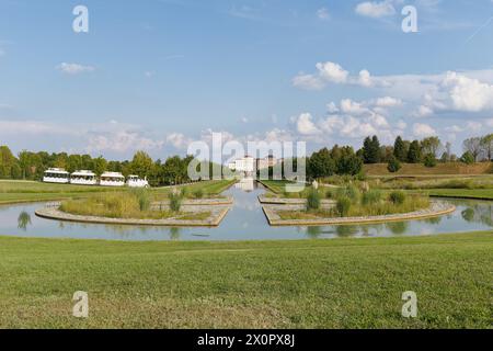 Vista sul giardino del Palazzo reale di Venaria, sede della riunione ministeriale del G7 su clima, energia e ambiente. Credito: Alamy Stock Photo Foto Stock