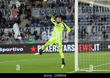 Roma, Italia. 12 aprile 2024. Stadio Olimpico, Roma, Italia - Benoit Costil della Salernitana americana durante la partita di calcio di serie A, Lazio vs Salernitana, 12 apr 2024 (foto di Roberto Ramaccia/Sipa USA) crediti: SIPA USA/Alamy Live News Foto Stock