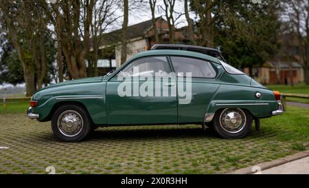 1970 Saab 96, in mostra all'assemblea Motorsport tenutasi presso il Bicester Heritage Centre il 31 marzo 2024. Foto Stock