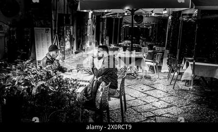 Fotografia di strada nel quartiere spagnolo, Napoli, Italia Foto Stock