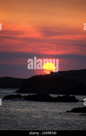 Sunet su Handa preso da Scourie nelle Highlands scozzesi Foto Stock