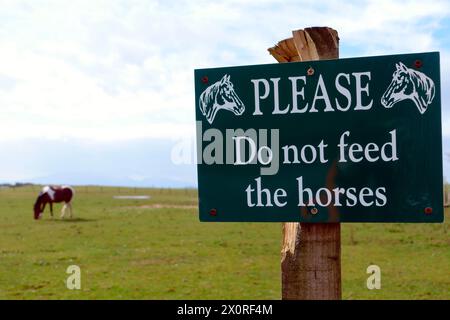 Vi prego di non alimentare il segno di cavalli Foto Stock