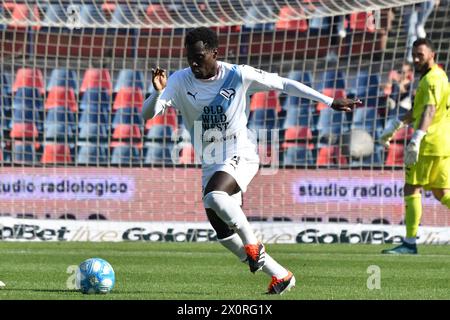 Cosenza, Italia. 13 aprile 2024. Claudio Gomes del Palermo durante la partita di calcio italiano di serie B Cosenza calcio vs Palermo FC allo stadio San Vito-Marulla di Cosenza, Italia, 13 aprile 2024 credito: Independent Photo Agency/Alamy Live News Foto Stock