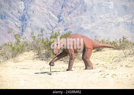 Sculture metalliche di animali e persone al Galleta Meadows nel parco Anza Borrego in California, USA Foto Stock