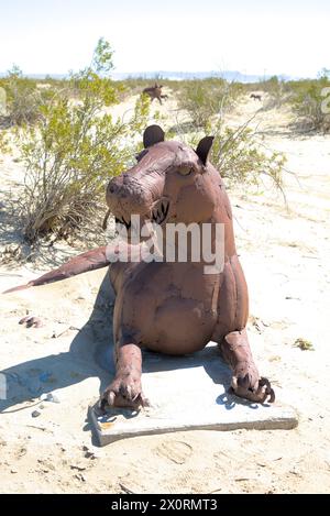 Sculture metalliche di animali e persone al Galleta Meadows nel parco Anza Borrego in California, USA Foto Stock