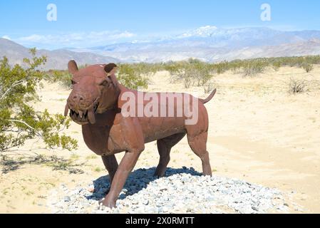 Sculture metalliche di animali e persone al Galleta Meadows nel parco Anza Borrego in California, USA Foto Stock