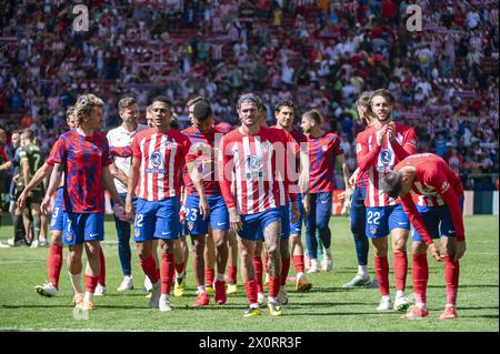 Madrid, Spagna. 13 aprile 2024. La squadra dell'Atletico Madrid al termine della partita di calcio della Liga EA Sports tra l'Atletico Madrid e il Girona FC all'Estadio Civitas Metropolitano il 13 aprile 2024 a Madrid, Spagna. Credito: Agenzia fotografica indipendente/Alamy Live News Foto Stock