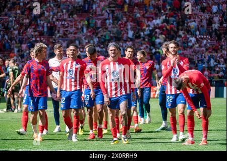 Madrid, Madrid, Spagna. 13 aprile 2024. La squadra dell'Atletico Madrid al termine della partita di calcio della Liga EA Sports tra l'Atletico Madrid e il Girona FC all'Estadio Civitas Metropolitano il 13 aprile 2024 a Madrid, Spagna. (Credit Image: © Alberto Gardin/ZUMA Press Wire) SOLO PER USO EDITORIALE! Non per USO commerciale! Foto Stock